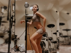 Сексуально и пластично: волжанка Юлия Ковальчук поделилась процессом записи новой песни