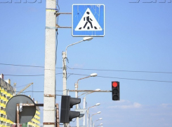 Под колеса иномарки попала молодая женщина в Волжском