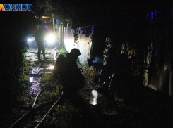 Поздней ночью под Волжским загорелся дом: подробности