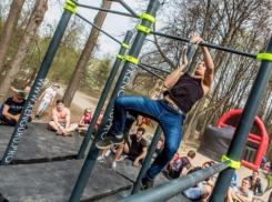 Волжским школьникам предложили заработать на смартфоны бицепсами и трицепсами 