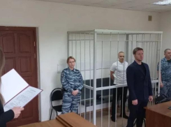 Удары бутылкой и угрозы продавцам: в Волжском осудили последнего участника пьяной расправы над покупателем