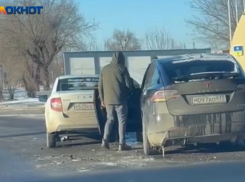 Авария с «Теслой» в Волжском попала на видео