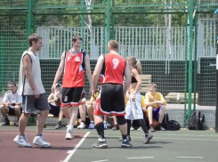 В масштабный уличный баскетбол пригласили поиграть волжан в День физкультурника