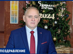 Глава Волжского Игорь Воронин поздравил жителей с наступающим Новым годом