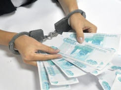 В Урюпинске сотрудница банка обокрала трех пенсионеров