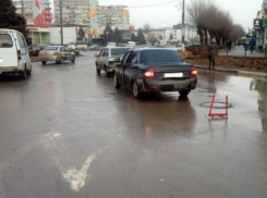 Безопасная дистанция? Не, не слышали: «приора» влетела в «четырнадцатую» в Волжском