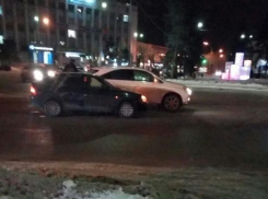 Поцелуй на удачу: «ВАЗ» и «Лексус» притерлись в Волжском