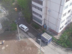 «Достали автохамы - паркуются как хотят и где хотят»,- волжанка