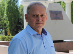 Волжский отмечает 62-ю годовщину: Игорь Воронин поздравил горожан с праздником