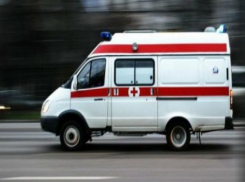 В Волжском «Газель» врезалась в брошенную на проезжей части иномарку