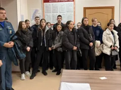 В Волжском надеются привлечь новых сотрудников в администрацию экскурсиями