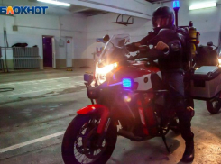 Заброшенное здание вспыхнуло ночью под Волжским