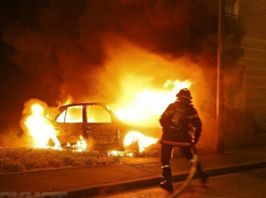 За ночь в Волгоградской области пироманы сожгли четыре авто