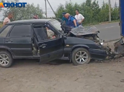 «Мужчина не чувствует ног»: видео страшной аварии с Газелью в Волжском