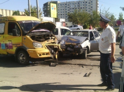 В Волжском еще одна маршрутка №5 угодила в ДТП