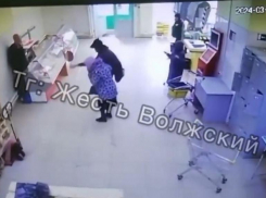 Волжанина отпинавшего продавщицу и пенсионерку в магазине отправят лечить в психушку