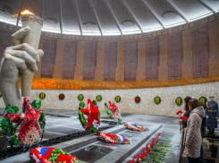 Чтим память о подвиге сталинградцев