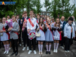 «Шпаргалка – вещь полезная!»: в Волжском сдают экзамены