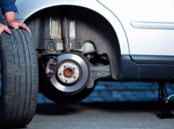 Волжанин пытался «разуть» чужую иномарку посреди бела дня