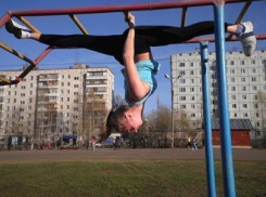 В новой части Волжского открыли площадку «Дворового тренера» для активных горожан