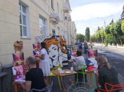 Одна из улиц старой части города превратилась в творческую площадку