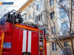 В Волжском выгорела иномарка на парковке
