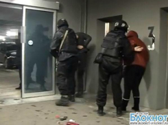 Найденную в Чечне фальшивую валюту сбывали на парковке волгоградского торгового центра