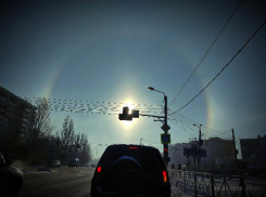 Над Волжским заметили редкое солнечное гало: фото