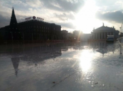 Искусственный каток за 46 миллионов в центре Волгограда закрыли спустя три дня