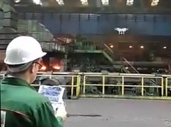 В цех трубного завода в Волжском запустили дрон для съемок экшн-ролика