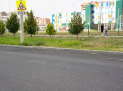 В Волжском ремонтируют дороги, ведущие к образовательным учреждениям