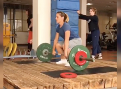 Знаменитая волжская спортсменка похвасталась попой как орех