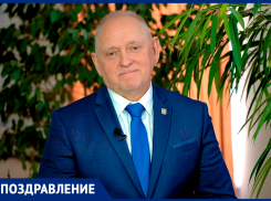 Игорь Воронин стихами поздравил волжанок с 8 Марта