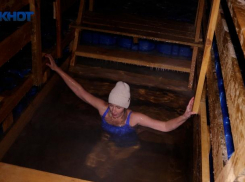 «Адреналин в крови трещит»: как волжане при -20 встретили Крещение в ледяной купели