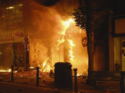 В Волжском едва не сгорел магазин