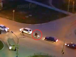 ДТП в Волжском с участием 19-летнего нарушителя на мопеде попало на видео