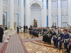 Волгоградка получила орден Дружбы из рук Путина