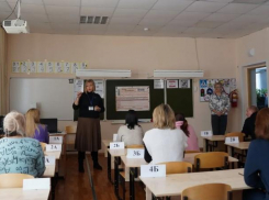 Без шпаргалок и нервов: Родители Волжского «сдали» ЕГЭ, чтобы поддержать своих детей 