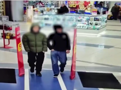 Подростки-воришки обчистили спортивный магазин в Волжском: один пойман, второй в розыске