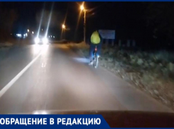 Люди каждый день рискуют собой просто добираясь до дома: в Волжском умоляют о новом тротуаре