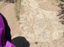 Прогулка на коляске с ребенком напоминает джиппинг по бездорожью, - волжанка