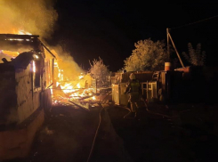 Под Волжским сгорел частный дом