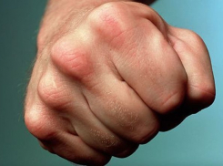 Волжанин жестоко избил 62-летнюю соседку