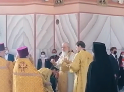 Патриарх Кирилл проводит службу в храме Александра Невского в Волгограде