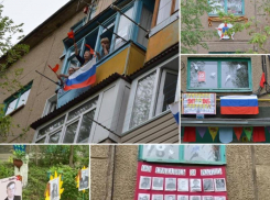 9 мая во дворах Волжского: украшения на окнах, бессмертный полк и военные песни