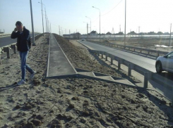 Новый мост через Ахтубу оказался не готов к пешеходам, - волжанин