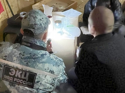 Неонацистская банда подростков терроризировала Волгоград, поджигая машины и оскверняя символы Победы