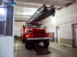 Деревянная баня вспыхнула под Волжским: подробности происшествия