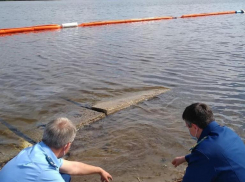 В Волгоградском водохранилище обнаружили нефтяное пятно
