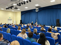 Во всех школах Волжского проведут родительские собрания с наркологами и правоохранителями